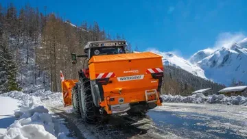 Amazone представил два новых разбрасывателя для зимнего обслуживания IceTiger Inox